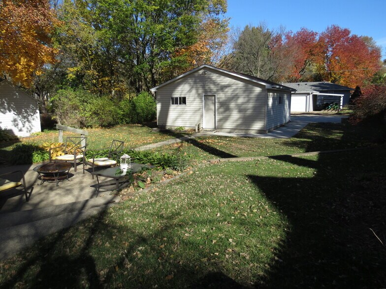 Building Photo - 2110 Tremont St