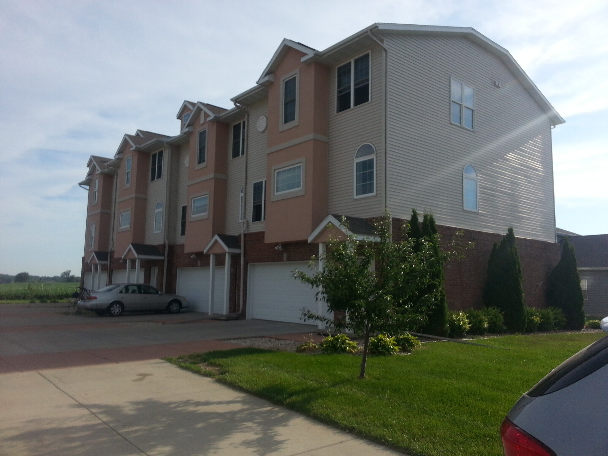 Building Photo - 307 Douglas Dr