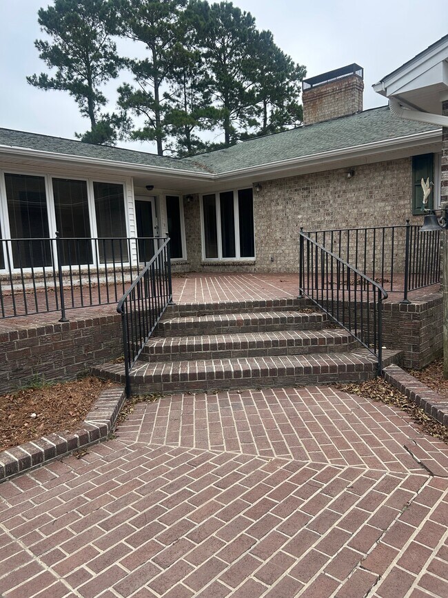 Building Photo - 4560 Smith Rd