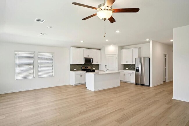 Building Photo - 704 Edgehurst Dr