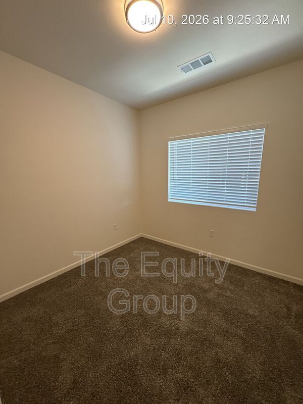 Building Photo - 733 S Pinkham St