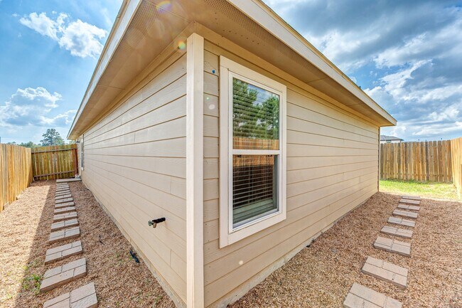 Building Photo - 13010 Sorrento Bay Dr