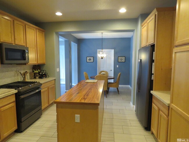Building Photo - 480 Dartmoor Ct