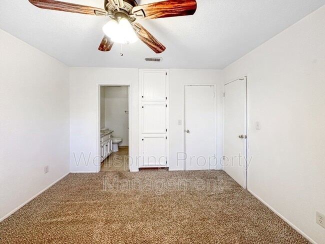 Building Photo - 940 W Graaf Ave