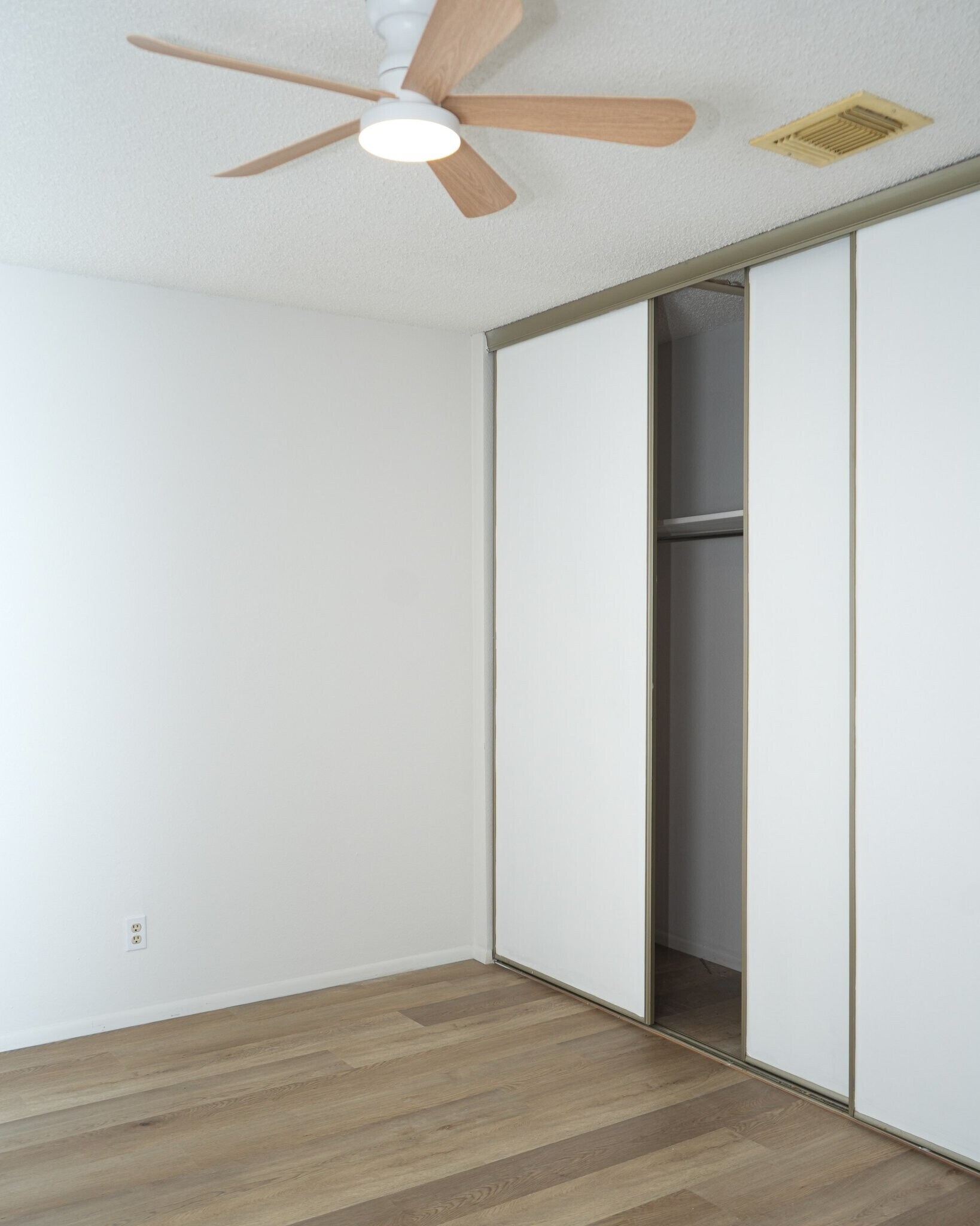 Building Photo - 8011 Sunshine Trail Dr