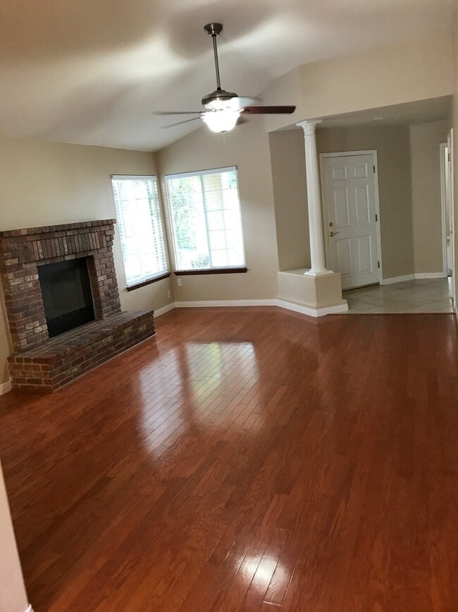 Building Photo - 8111 Ipswich Way