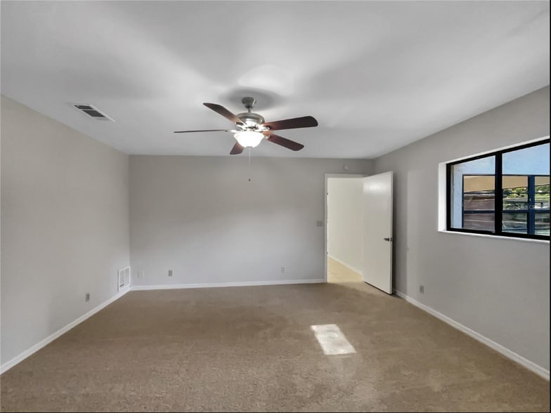 Building Photo - 236 Longhorn Dr