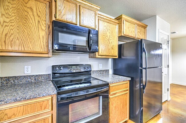 Building Photo - 1607 Powder River Dr APT A
