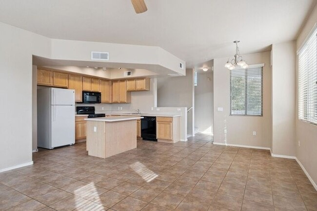 Building Photo - 2401 E Rio Salado Pkwy