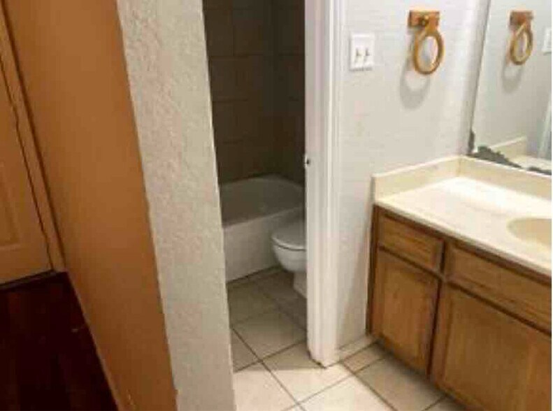 Building Photo - 2834 Ridgecrest Dr