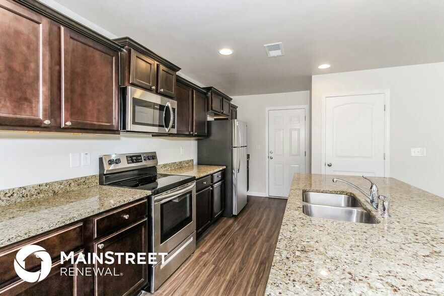 Building Photo - 577 Reading Ln