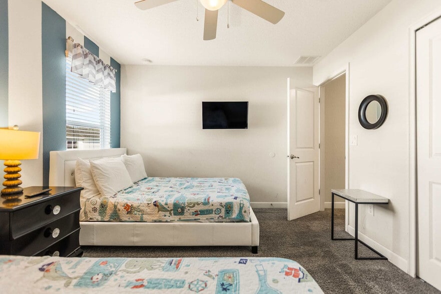 Building Photo - 4718 Kings Castle Cir