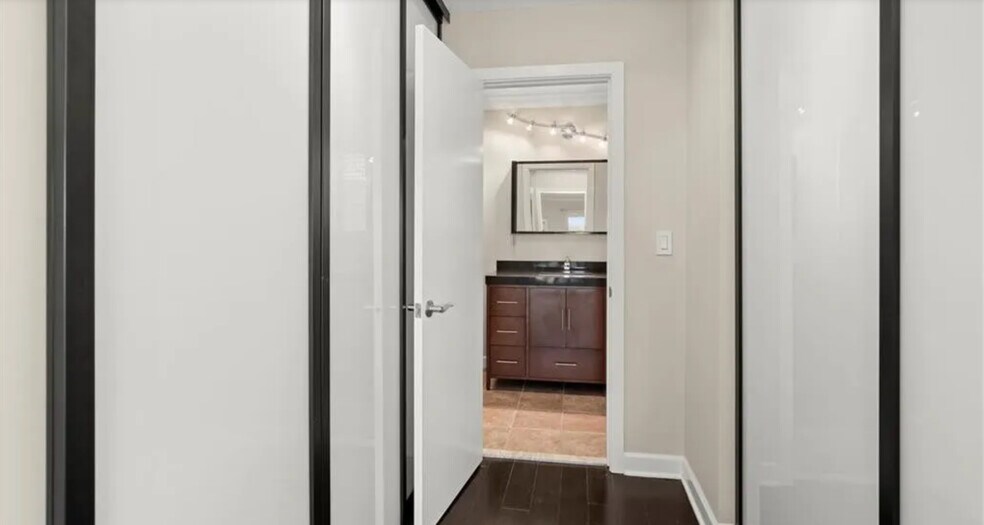 Building Photo - 141 Spring Gln