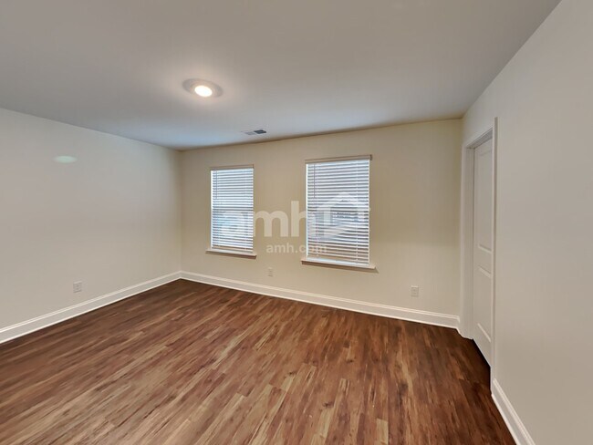Building Photo - 549 Rivermist Dr