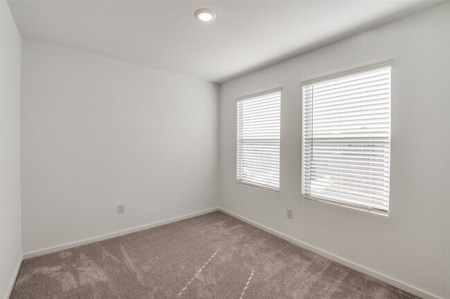 Building Photo - 6224 Sandpiper Ln