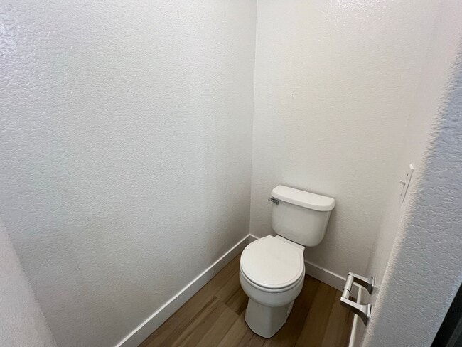 Building Photo - 3 bedroom, 2.5 bathroom home located in Henderson, NV!