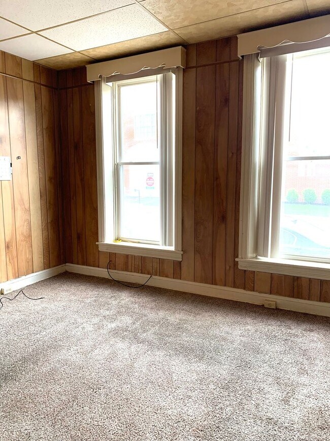 Building Photo - 135 S 2nd St