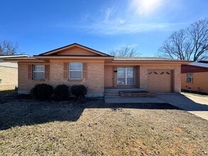 Building Photo - 1108 Duvall Dr