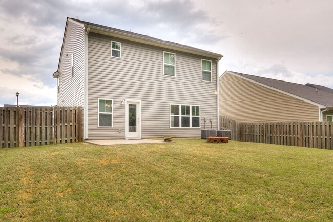 Building Photo - Canterbury Farms 3 Bed 2.5 Bath!