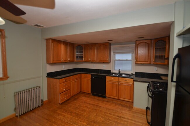 Primary Photo - 146 Melrose St