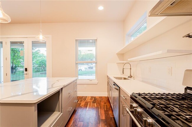 Building Photo - 2509 Del Curto Rd