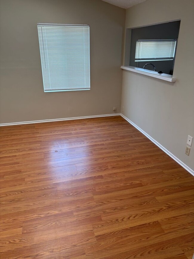 Building Photo - $1,895- ALL UTILITIES INCLUDED- BEAUTIFUL ...