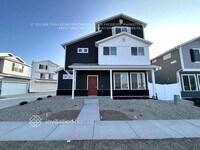 Building Photo - 322 N Broadway Dr