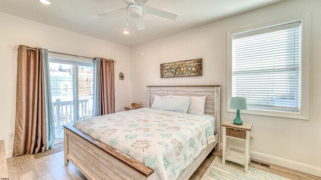 Building Photo - 1A N Victoria Ave