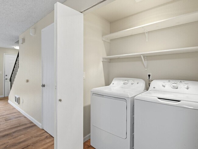 Building Photo - 6005