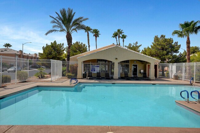 Building Photo - 2 Bedroom Condo w/ Patio & 1 Car Attached ...