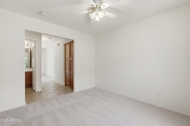 Building Photo - 4626 E Thorn Tree Dr