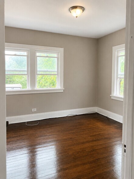 Building Photo - 1462 Parkhill Rd
