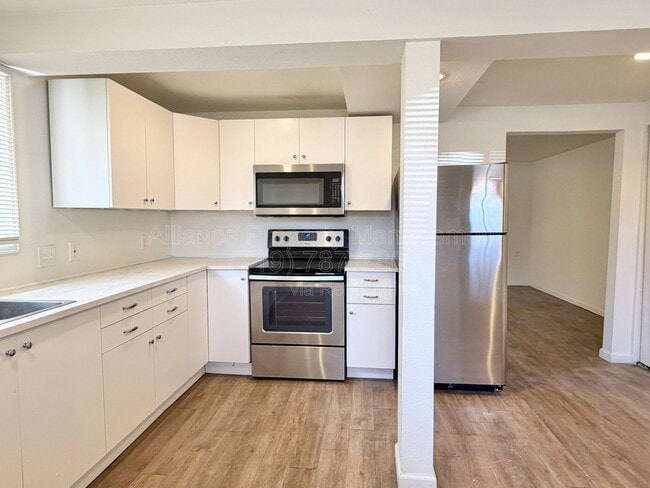 Building Photo - 17 N Meade Ave