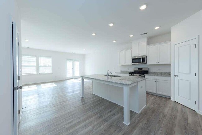 Building Photo - 1926 Frisco Wy