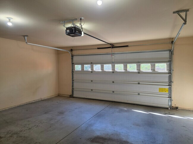 Building Photo - 2423 NW Awbrey Rd