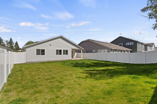 Building Photo - Stunning 3 Bed, 2 Bath Rancher in Spokane Valley!