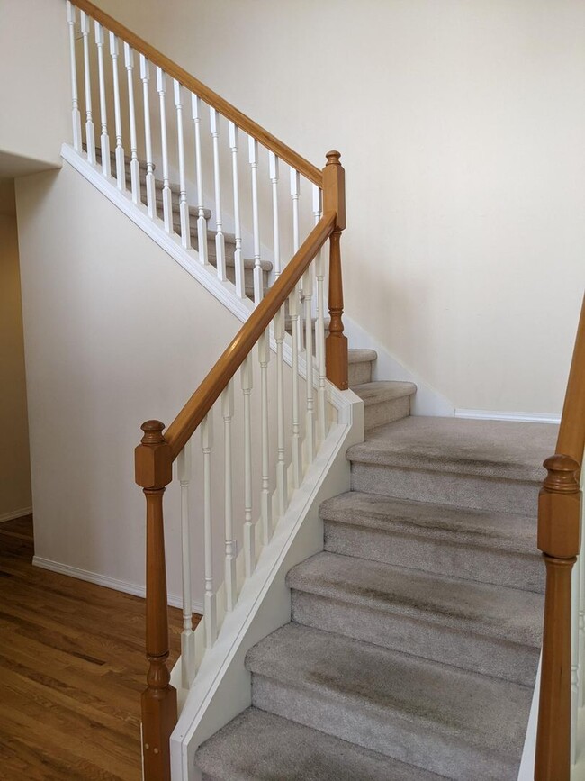 Building Photo - Woodinville Duvall Road. 4 bed. +den. 2.5 ...