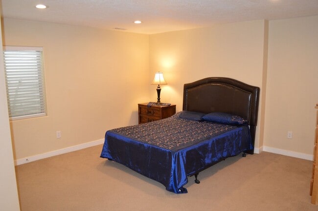 Building Photo - Luxurious 4-Bedroom Home with Mother-in-Law Suite