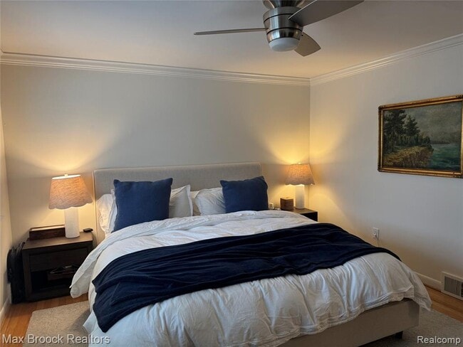 Building Photo - 383 W Brown St