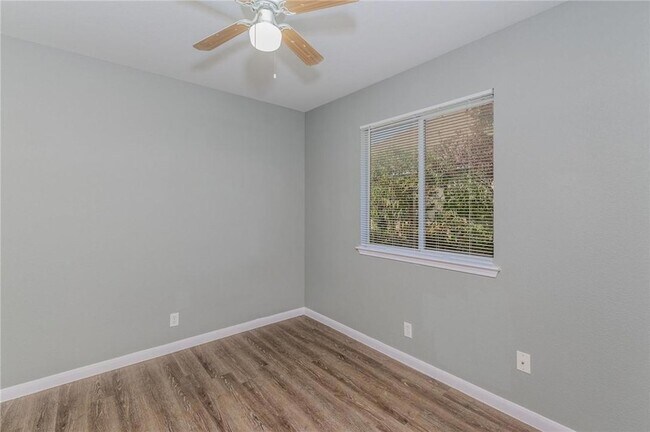 Building Photo - 1000 Honeysuckle Dr