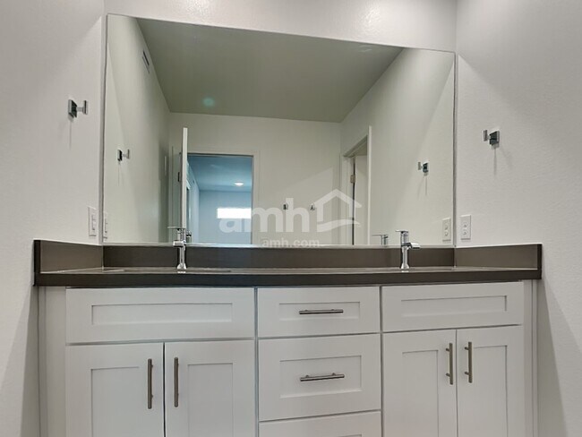 Building Photo - 2737 Fierce Star Ave