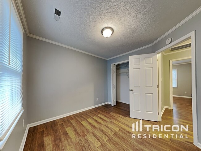 Building Photo - 8404 Sills Ct