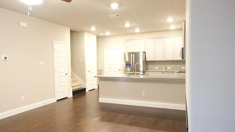 Building Photo - 332 Blackthorne Dr