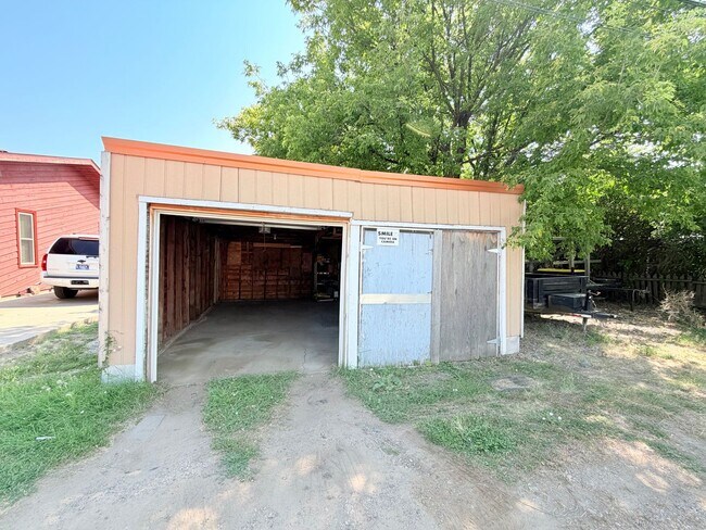 Building Photo - 1715 3rd Ave S