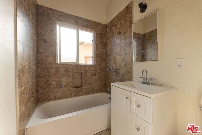 Building Photo - 1420 Alvarado Terrace