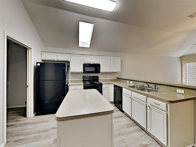 Building Photo - 705 W Colony Dr