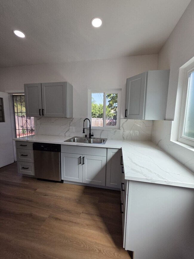 Building Photo - 3260-64 Steel Steet