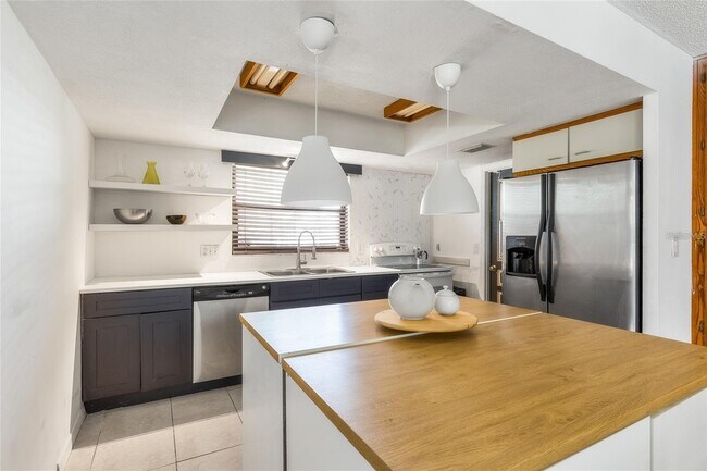 Building Photo - 5128 Lido St