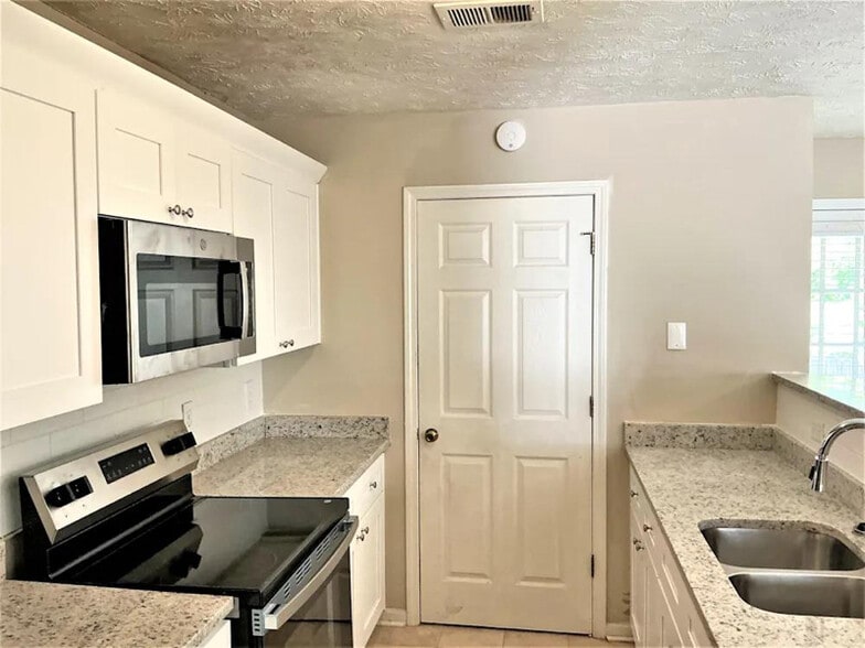 Building Photo - 2308 Cedar Trace Dr