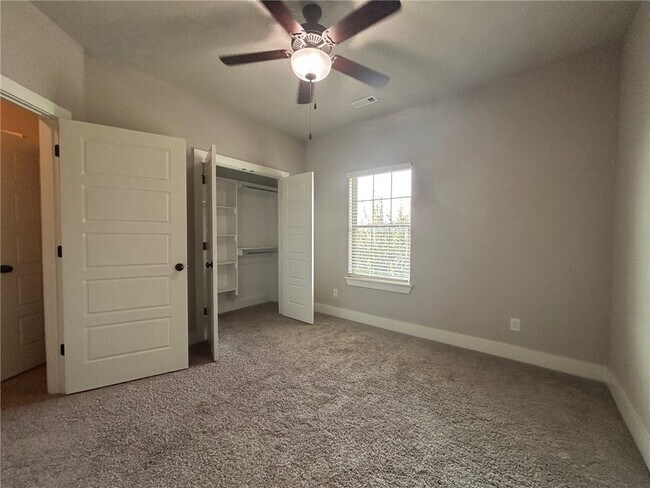 Building Photo - 3101 SW Warberry Ave